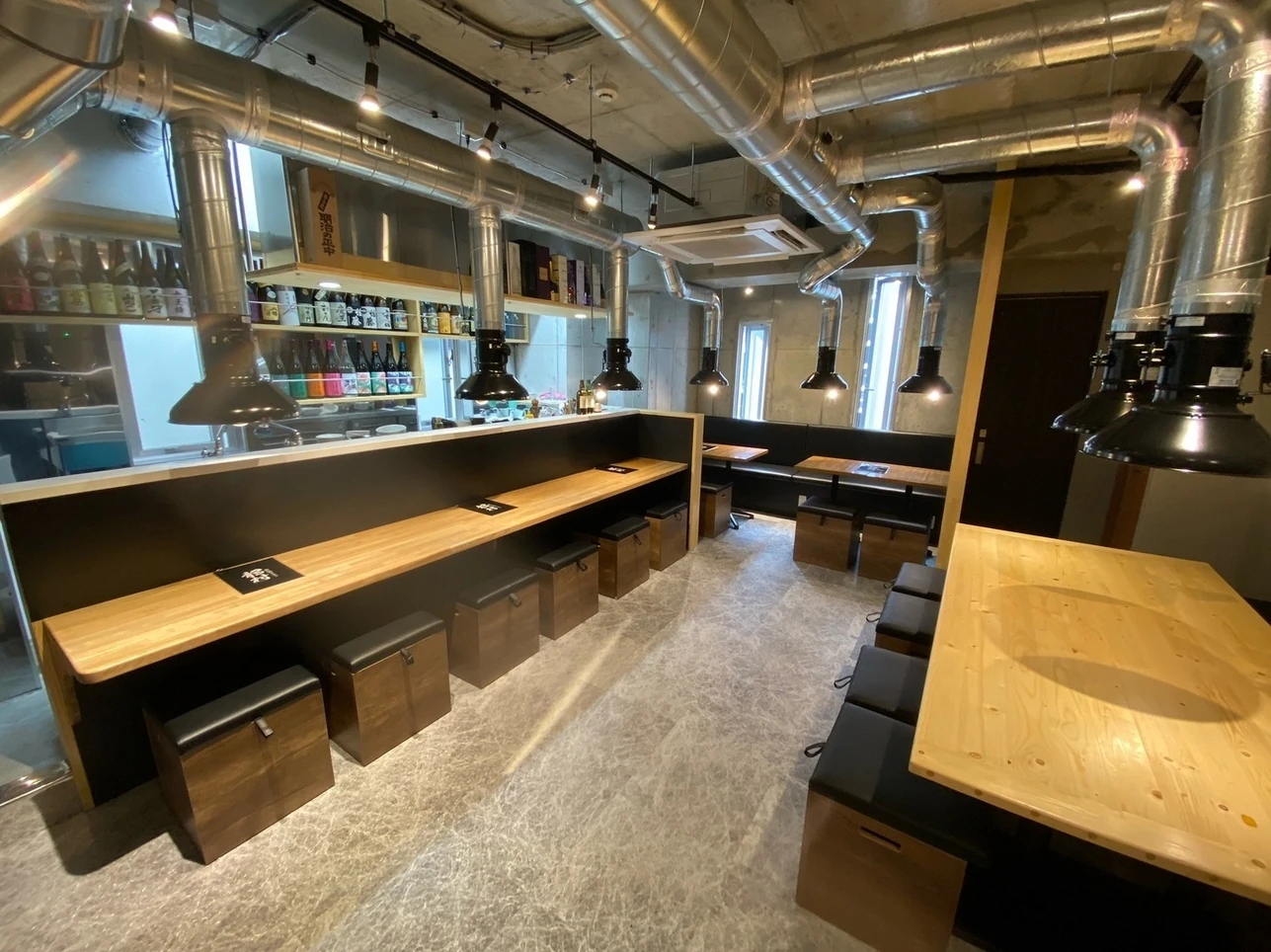 恵比寿ホルモン龍村 店内全景